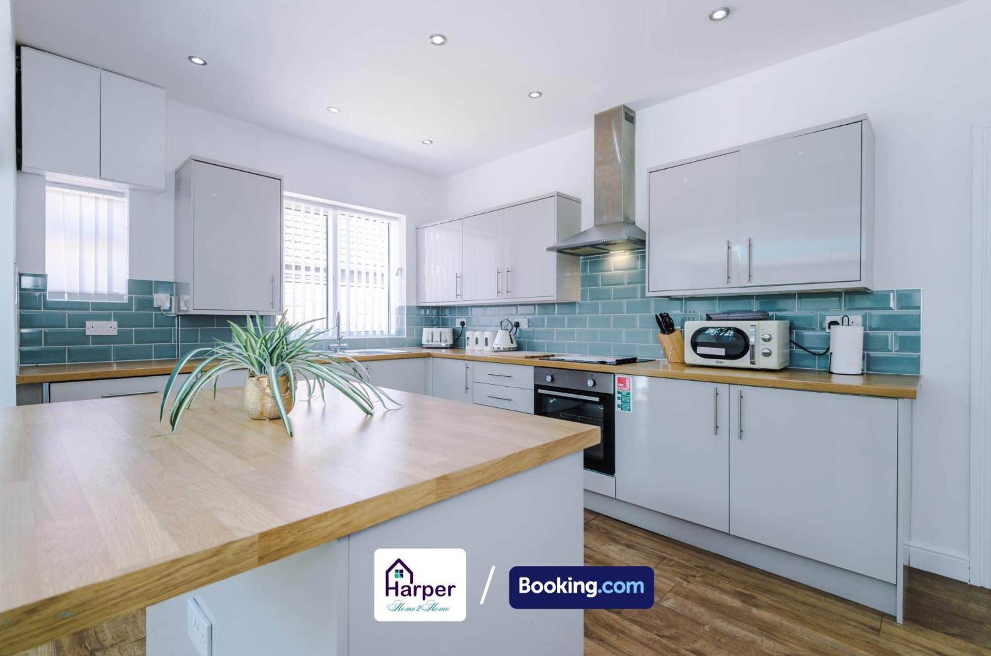 Spacious Detached Bungalow By Harperletting Short Lets & Serviced Accommodation Buckely With Pool Table & Driveway Buckley Exterior photo